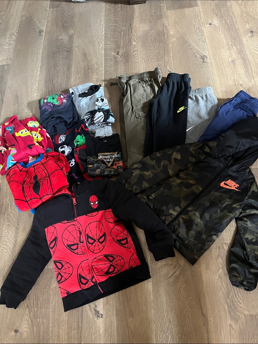 Boys 6/7 lot. Nike jacket.